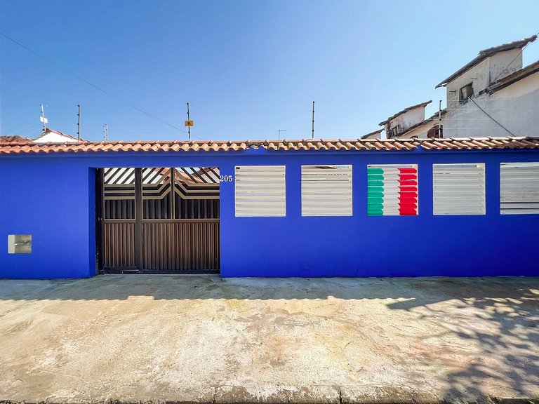 100M da praia -Piscina -Churrasqueira- 4 quartos.