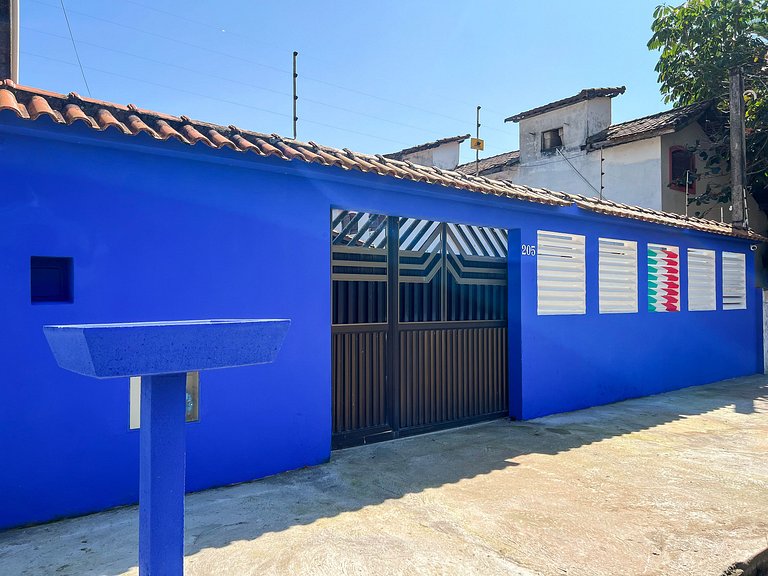 100M da praia -Piscina -Churrasqueira- 4 quartos.