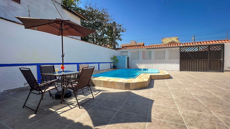100M da praia -Piscina -Churrasqueira- 4 quartos.