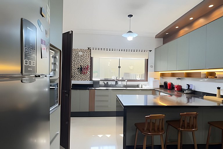 Piscina, Ar, Academia e Cervejeira — 220m da praia