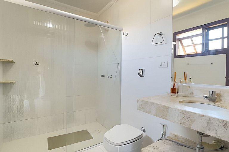 Piscina, Ar, Academia e Cervejeira — 220m da praia