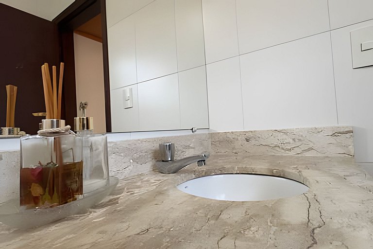 Piscina, Ar, Academia e Cervejeira — 220m da praia