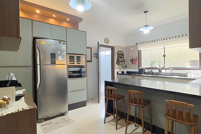 Piscina, Ar, Academia e Cervejeira — 220m da praia