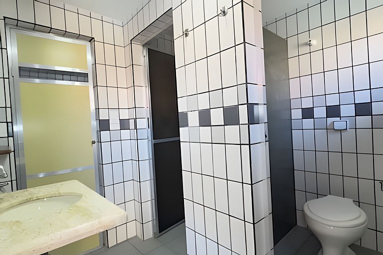 Piscina, Ar, Academia e Cervejeira — 220m da praia