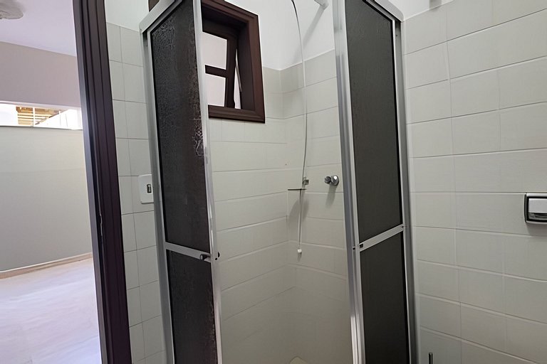 Piscina, Ar, Academia e Cervejeira — 220m da praia