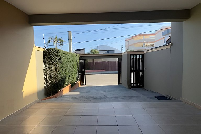 Piscina, Ar, Academia e Cervejeira — 220m da praia